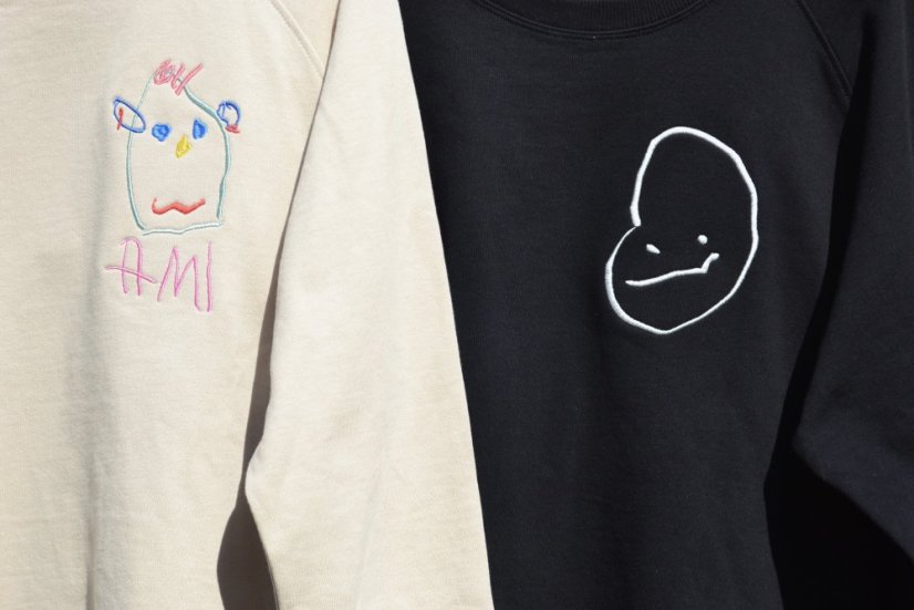 Dámská mikina s kapucí a výšivkou (klokanka) - Velikost: L, Barva mikiny s kapucí: černá