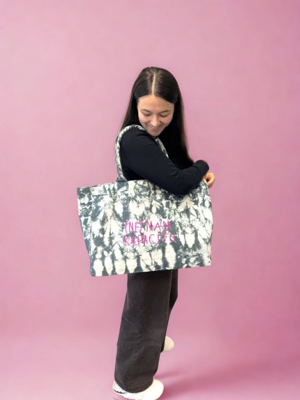 Limitovaná edice batikované tašky (NE)MÁM KAPACITU