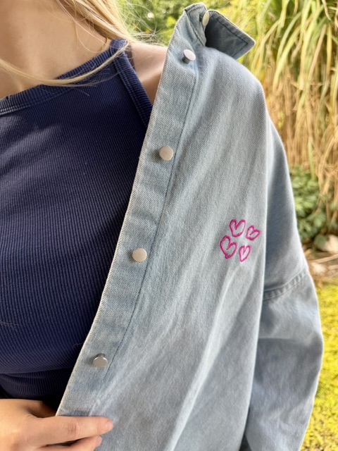 Dámská denim košile s výšivkou - Velikost: S, Barva denim košile: Světle modrý denim