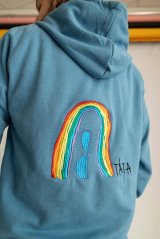 Pánská mikina s kapucí a výšivkou