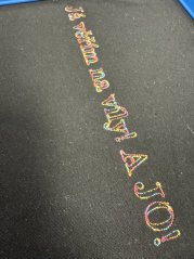 Výšivka duhovou nití