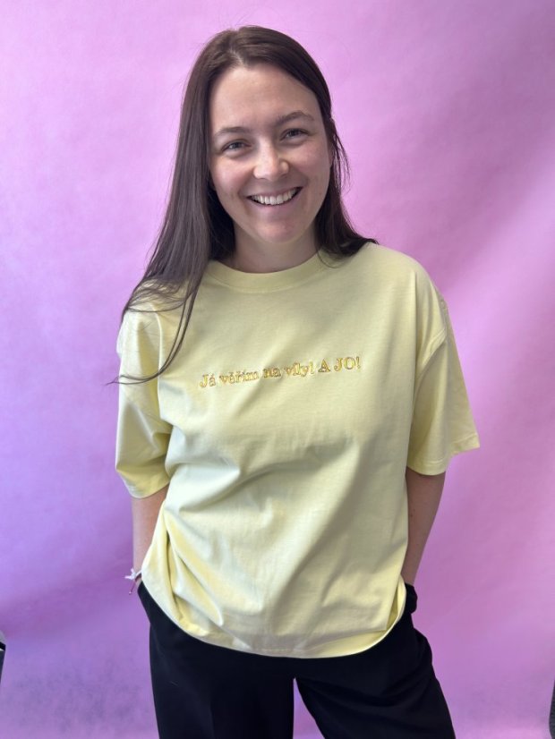 Dámské volnější tričko VĚŘÍM NA VÍLY - Velikost: S, Dámské tričko (volnější): žlutá